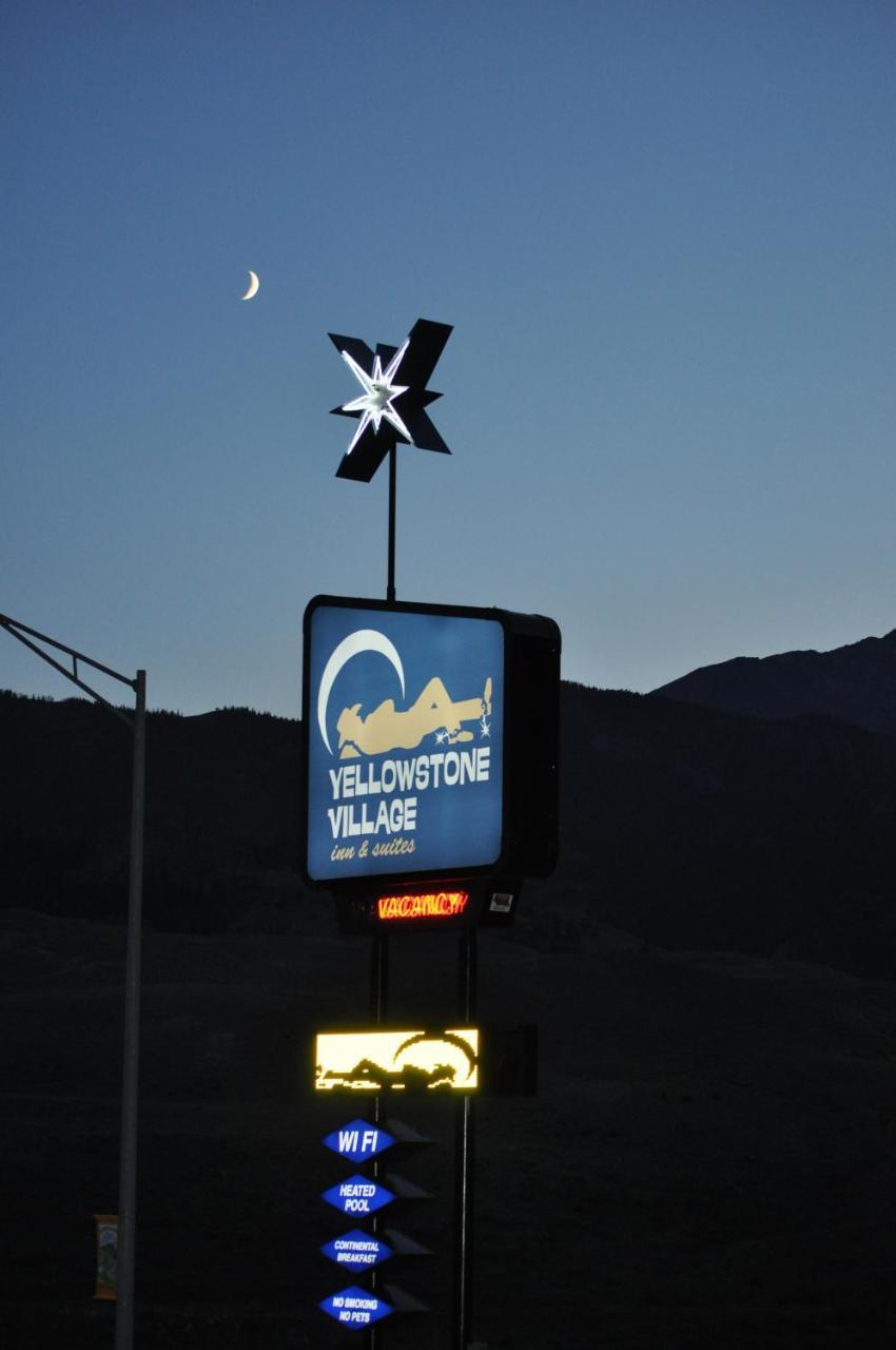 Yellowstone Village Inn And Suites Gardiner Exterior photo