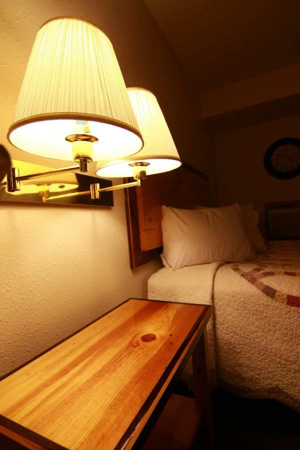 Yellowstone Village Inn And Suites Gardiner Exterior photo